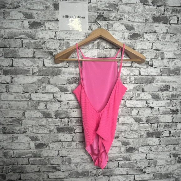 EUC Show Me Your MuMu Portia Bodysuit Vibrant Pink Adjustable Straps Size Small - Picture 6 of 13